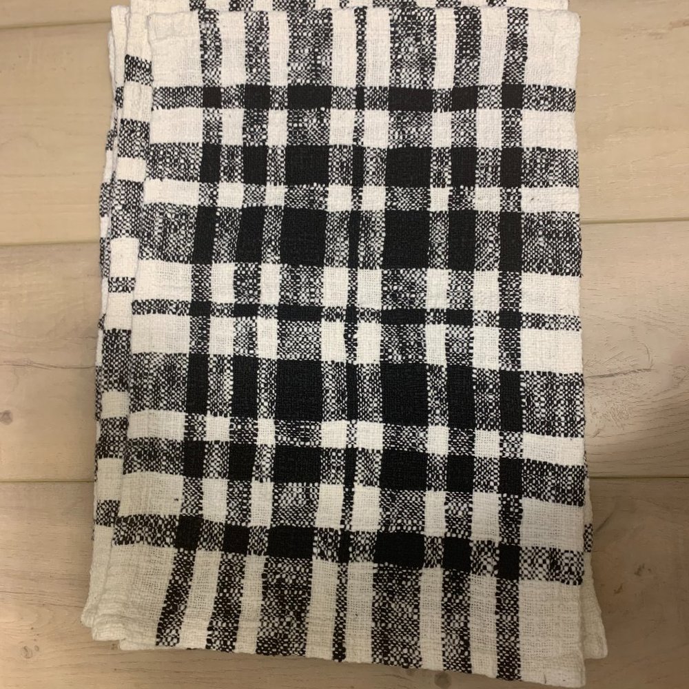 8 Black & White Place Mats